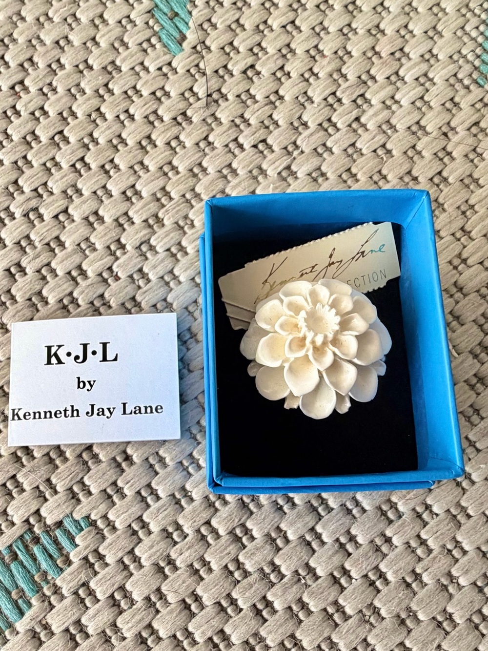 NWT KJL White Ceramic Flower Couture Collection Statement Ring. Size 6 - Picture 13 of 15